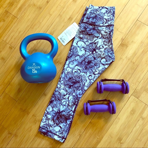 lululemon athletica Pants - NWT✨ Lulu 🍋 Floral Cropped Leggings